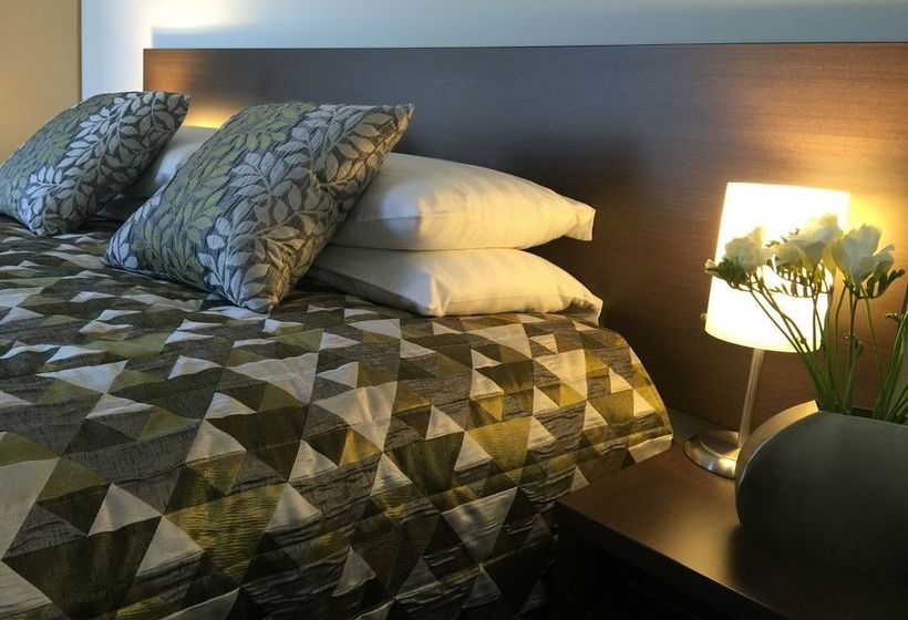 Airport Delta Motel 14