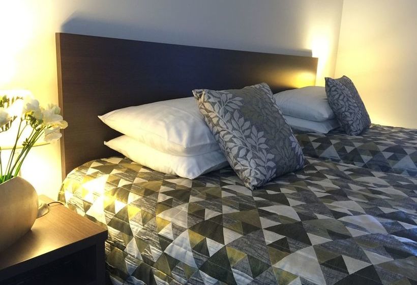 Airport Delta Motel 18