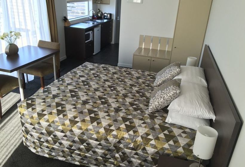 Airport Delta Motel 4