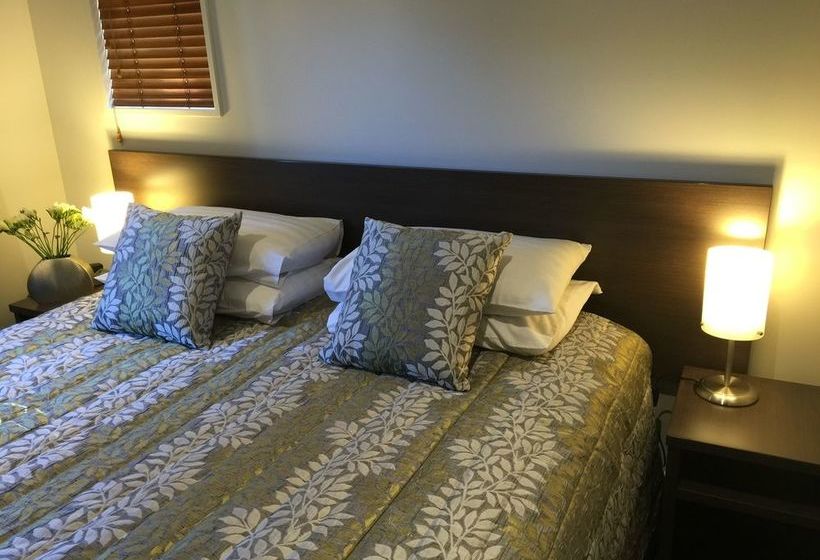 Airport Delta Motel 5