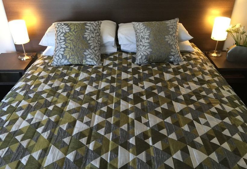 Airport Delta Motel 7