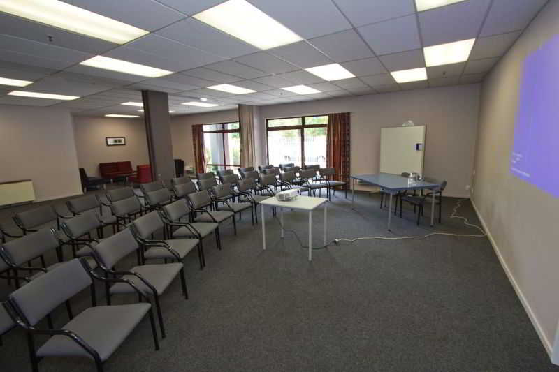 Hostel Ymca Christchurch 13