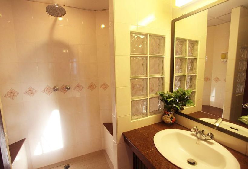 Hotel Paradise Inn 1