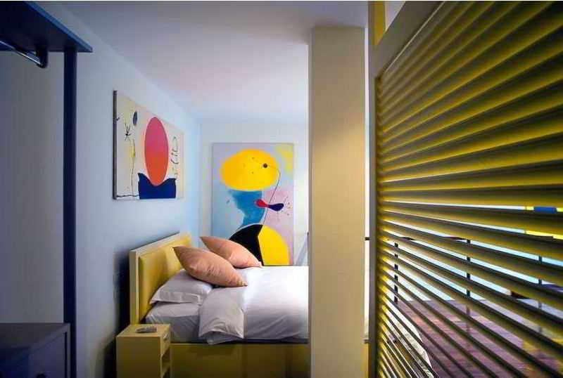 Hotel Rooms At The 9th