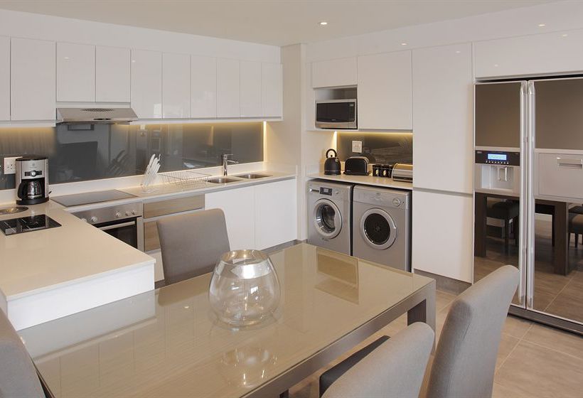 Hotel The Capital Empire 10