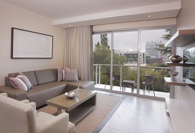 Hotel The Capital Empire 13