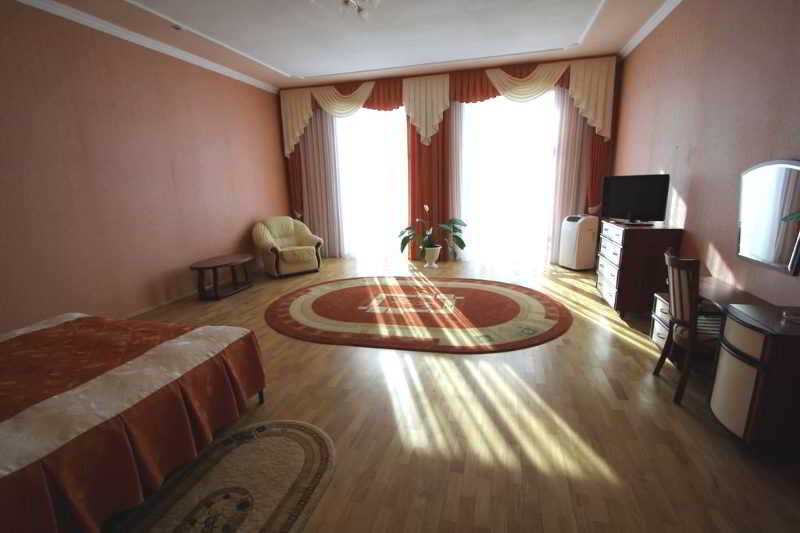 Hotel Roscha Nevest 4