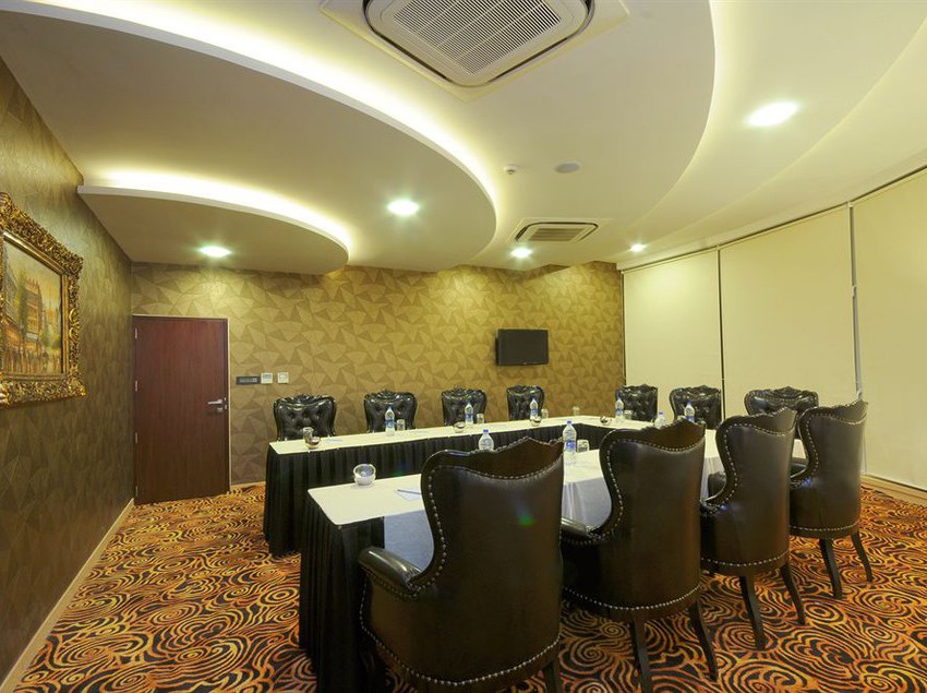 Hotel Fern Residency 10