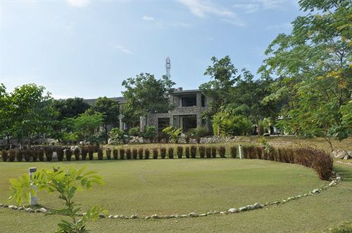 Hotel Aranya Safari Resort 13