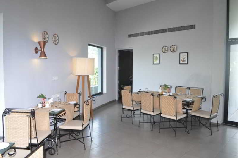 Hotel Aranya Safari Resort 9