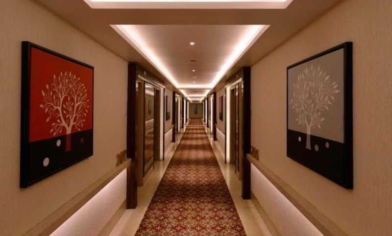 Hotel Tulip Inn Ahemadbad 20