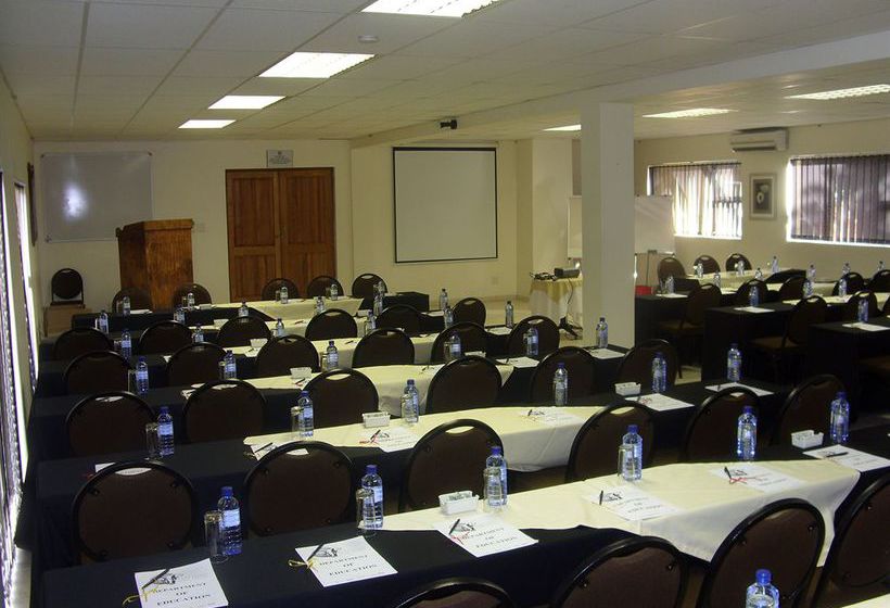 Hotel Elephant Lake 13