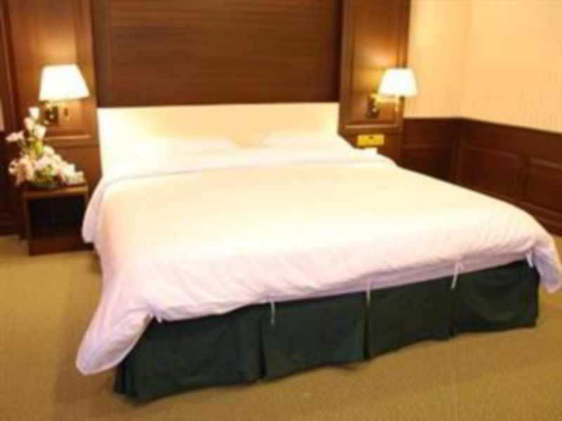 Hotel Chainat Thani 8