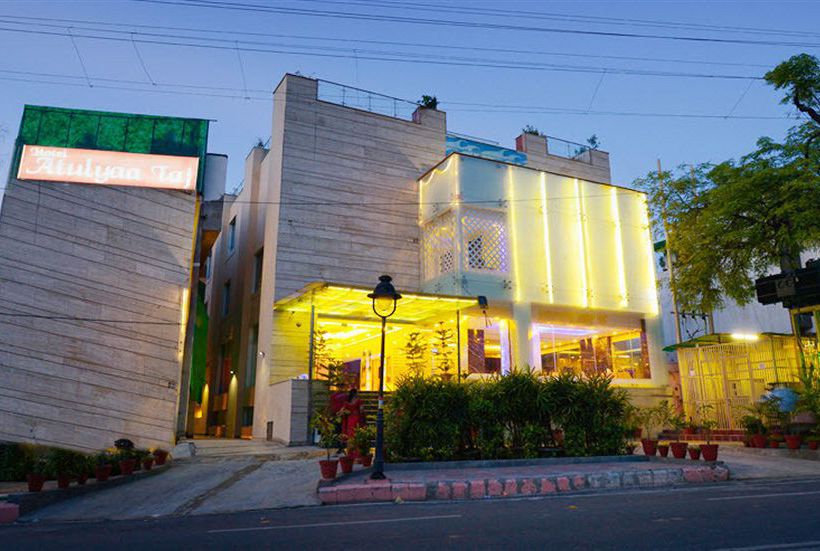 Hotel Atulyaa Taj 9