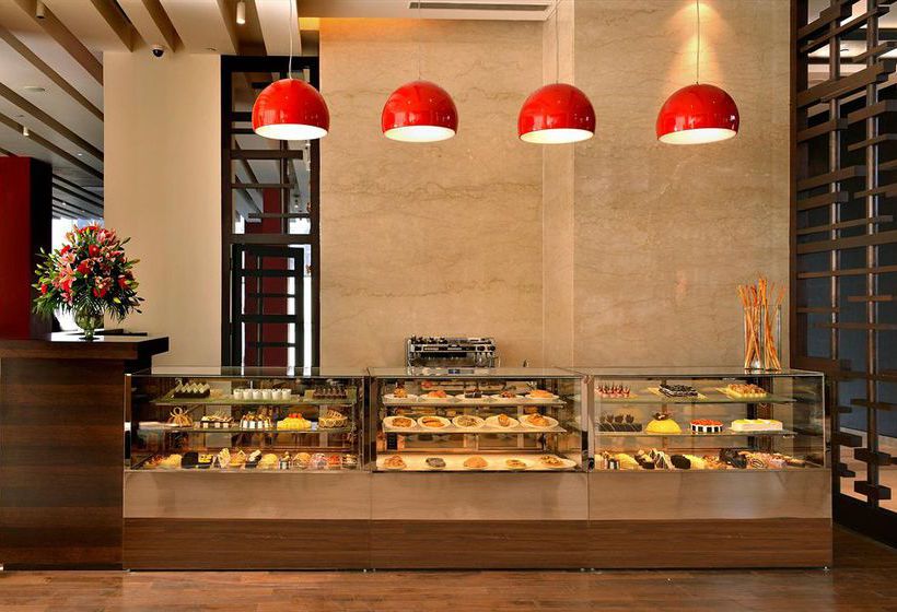 Hotel Hilton Garden Inn Gurgaon Baani Square 2