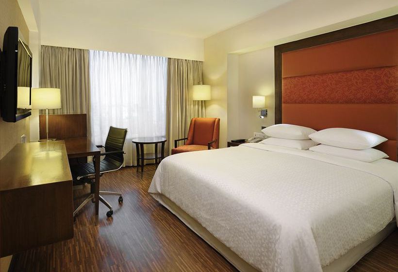 Hotel Four Points by Sheraton Ahmedabad 11