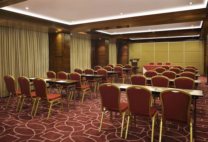 Hotel Four Points by Sheraton Ahmedabad 13