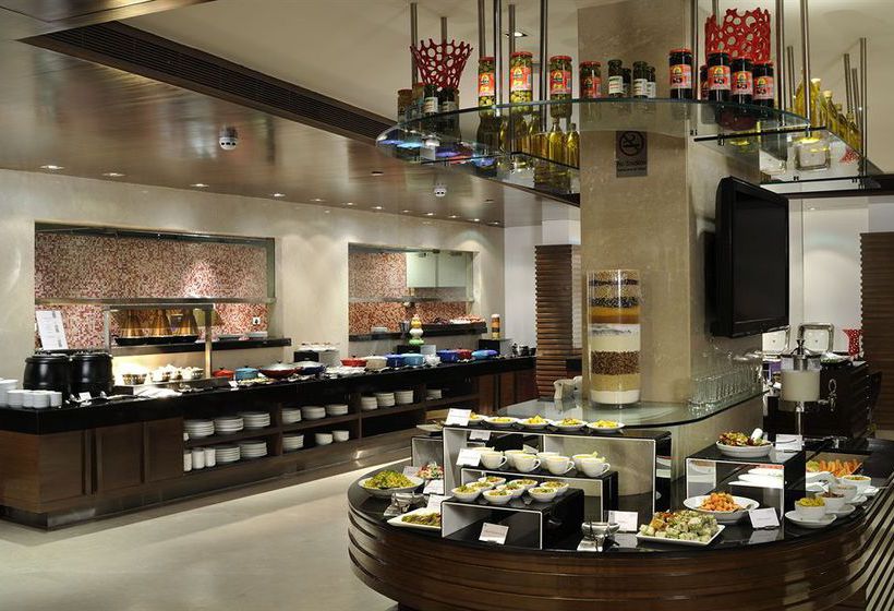 Hotel Four Points by Sheraton Ahmedabad 8