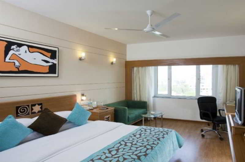 Hotel Lemon Tree Premier The Atrium 11