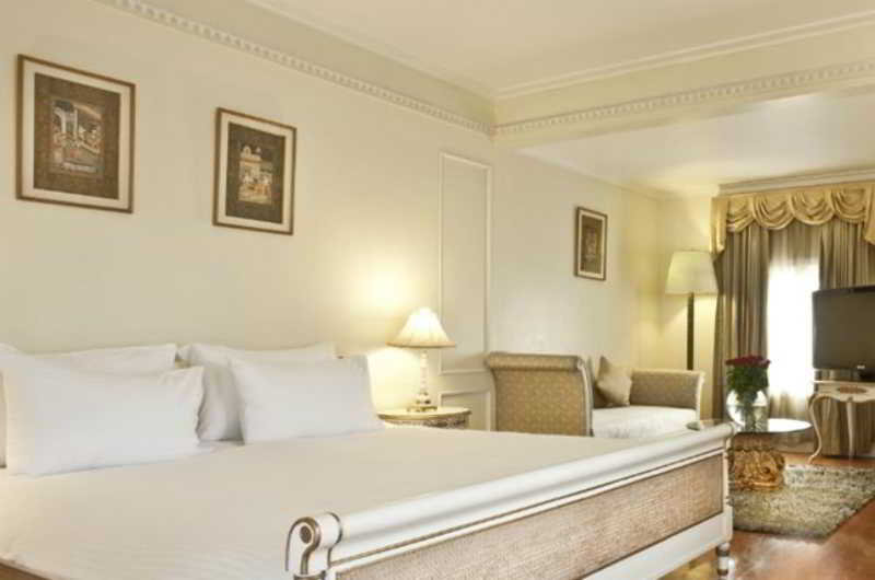 Hotel Lemon Tree Premier The Atrium 12