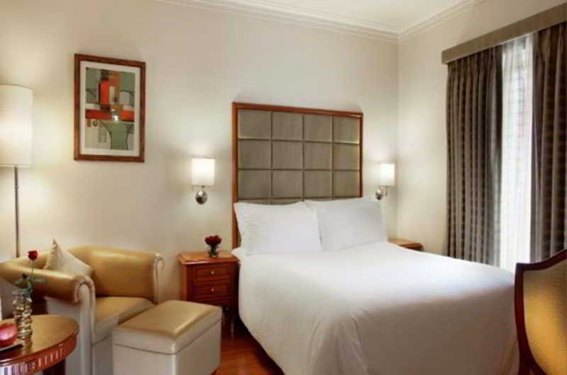 Hotel Lemon Tree Premier The Atrium 14