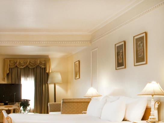 Hotel Lemon Tree Premier The Atrium 16