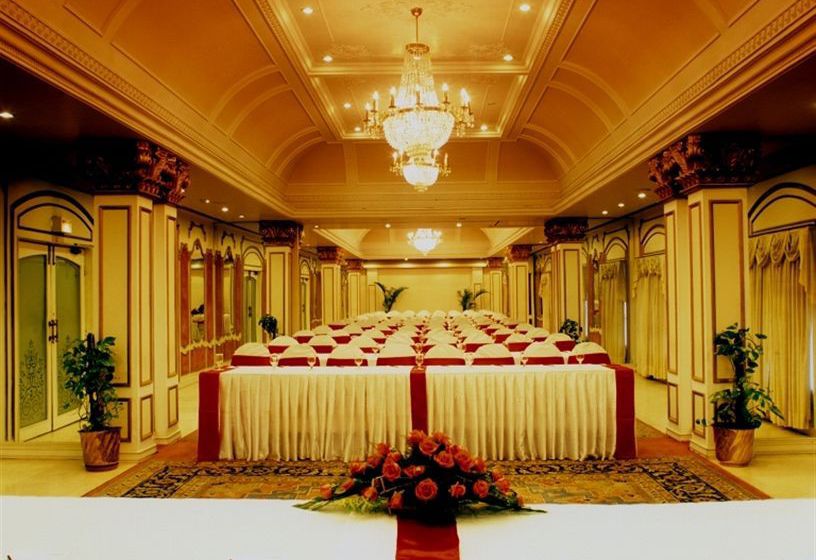 Hotel Lemon Tree Premier The Atrium 5