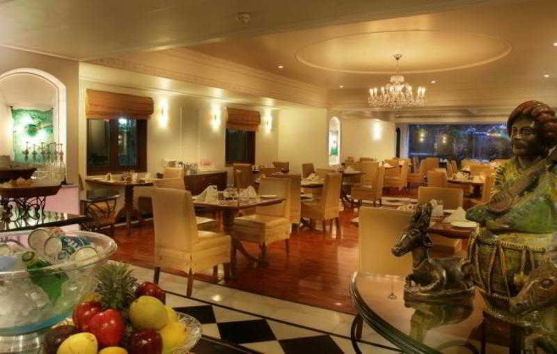 Hotel Lemon Tree Premier The Atrium 7