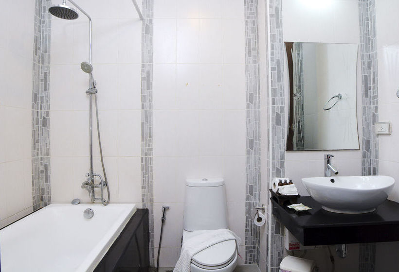 Hotel Whispering Palms Suite 18