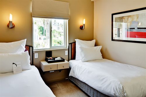 Hotel Ambassador Self Catering Apartments 12