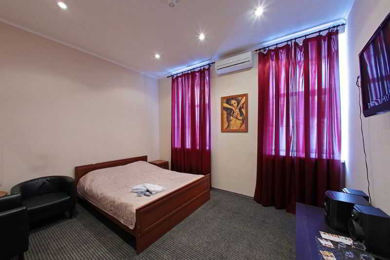 Vasileostrovskiy Hotel 6