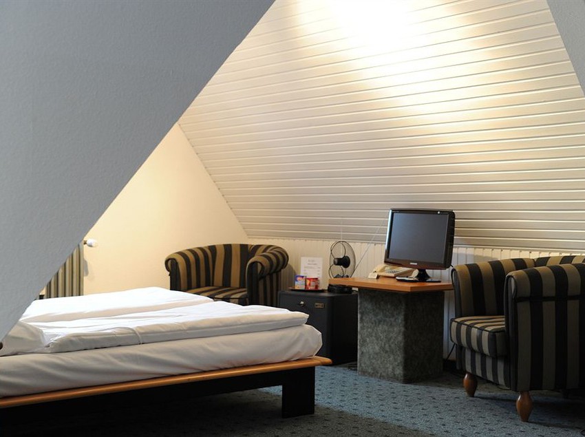 Waldhotel Unterbach 2