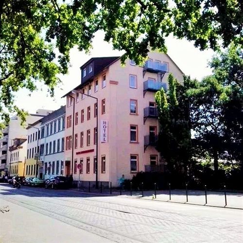 Bed & Breakfast Pension Am Ledermuseum 1