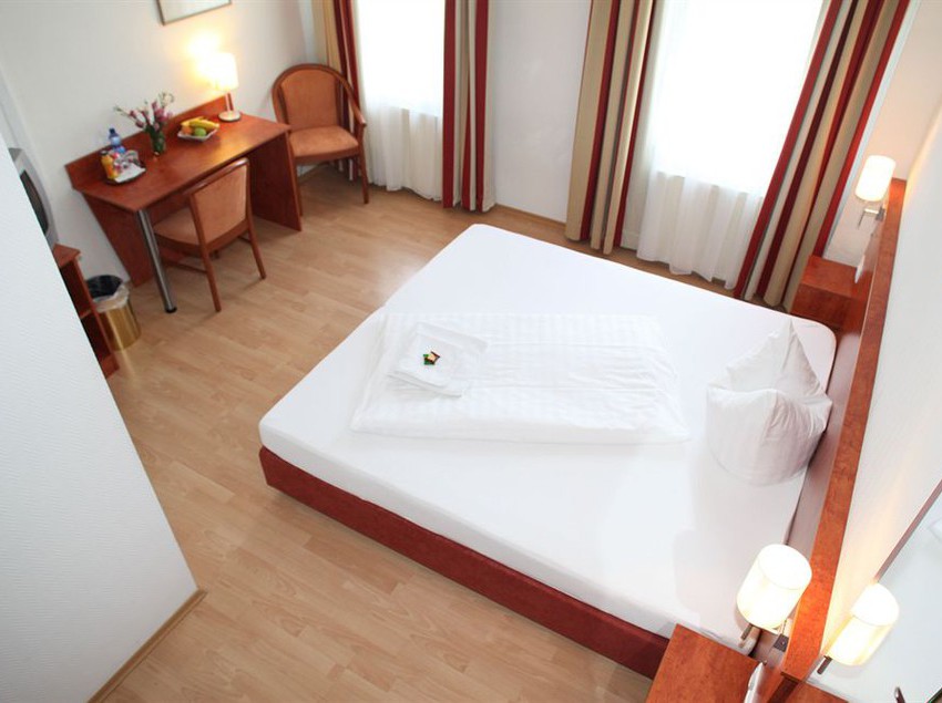 Bed & Breakfast Pension Am Ledermuseum 2