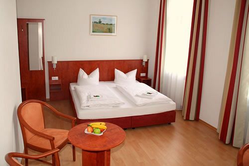 Bed & Breakfast Pension Am Ledermuseum 4