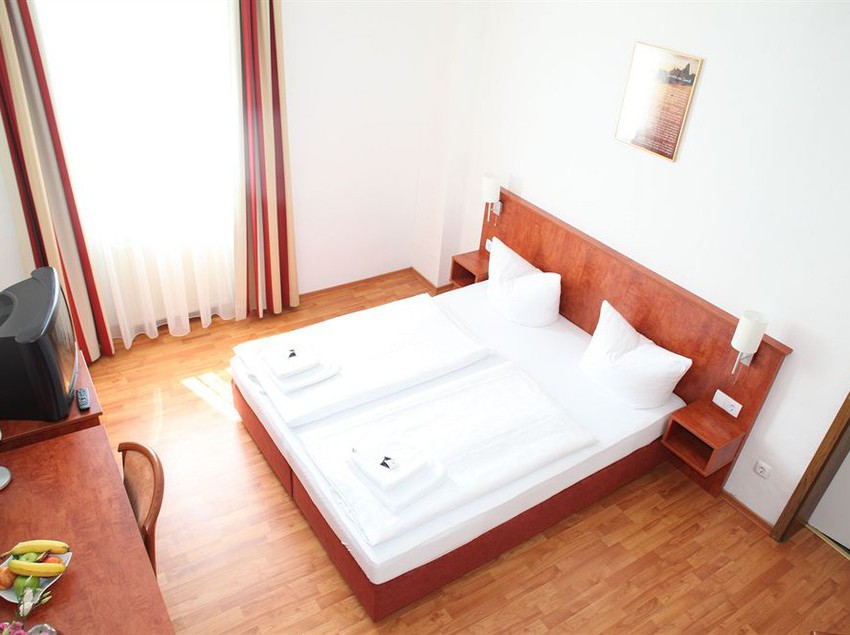 Bed & Breakfast Pension Am Ledermuseum 6