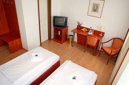 Bed & Breakfast Pension Am Ledermuseum 8