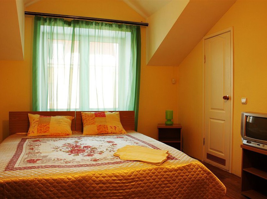 Mini-hotel U Globusa 12