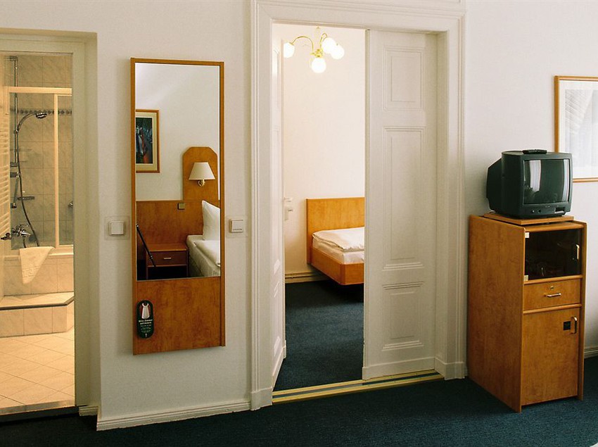 Bed & Breakfast Pension Kastanienhof 11