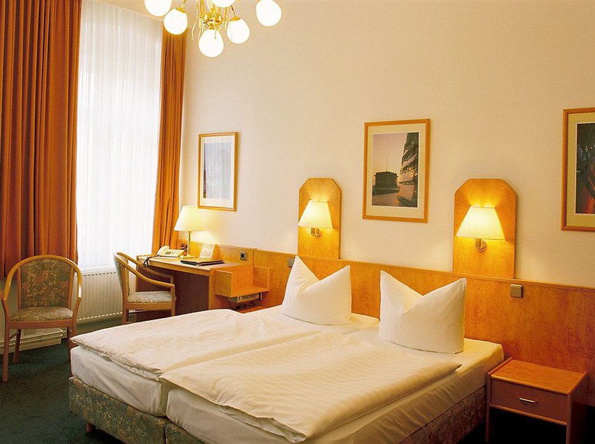 Bed & Breakfast Pension Kastanienhof 7