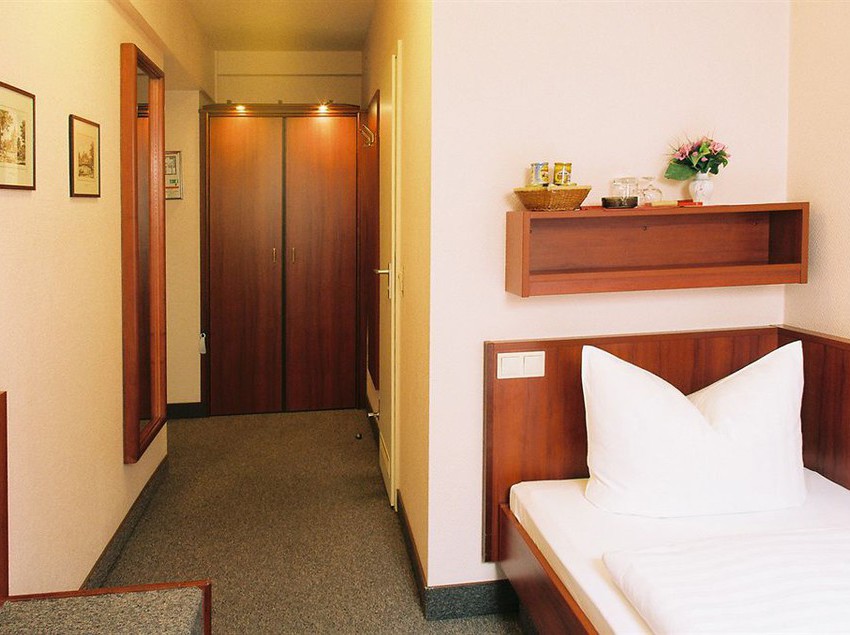 Bed & Breakfast Pension Kastanienhof 9