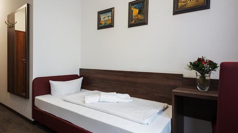 Hotel Queens Park 10