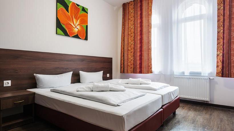 Hotel Queens Park 12