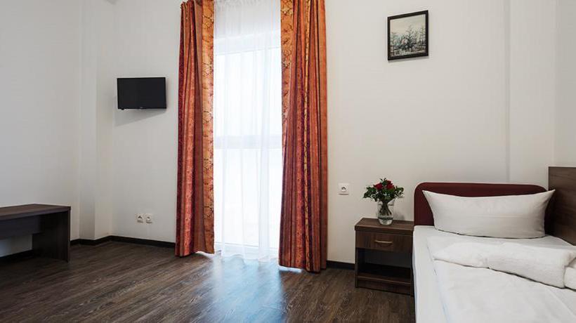 Hotel Queens Park 13