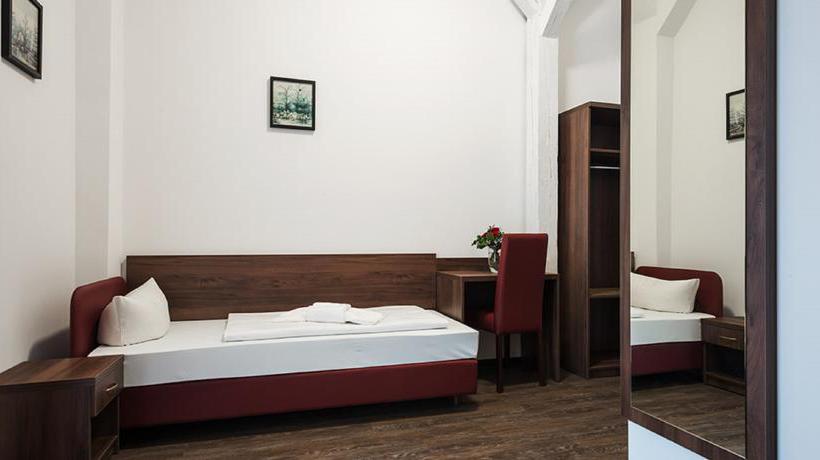 Hotel Queens Park 14