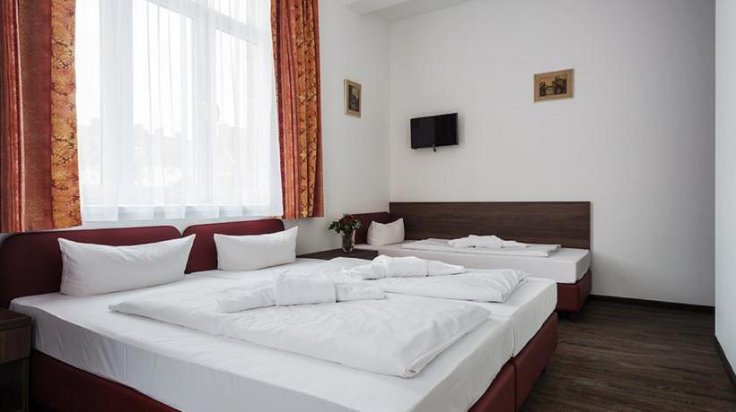 Hotel Queens Park 16