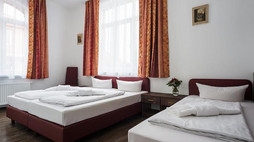 Hotel Queens Park 18