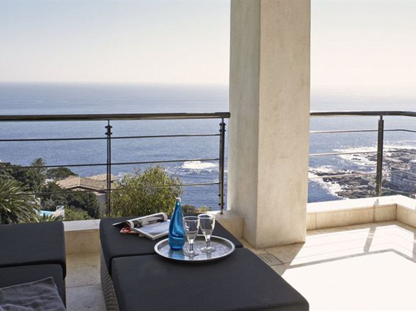 Hotel Cascades On The Promenade 8