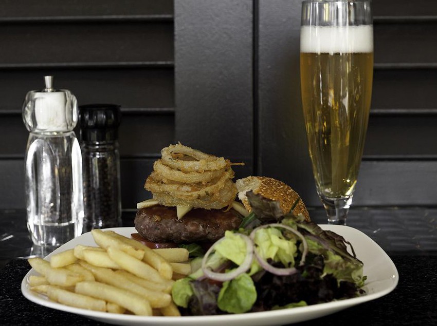 Hotel Cascades On The Promenade 9