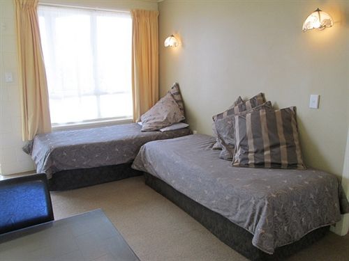 Shortland Court Motel 10